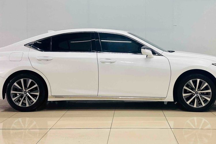 Used Lexus ES 2020 200 Excellence Edition
