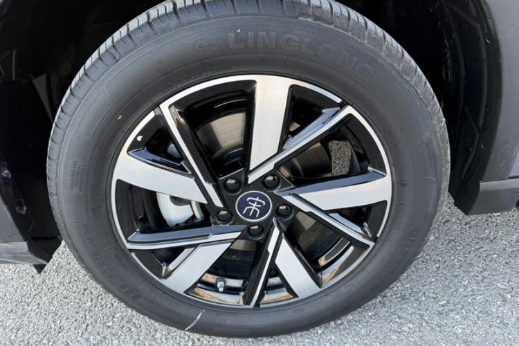 Used BYD Song Pro New Energy 2024 HONOR Edition DM-i 71KM Navigation Model
