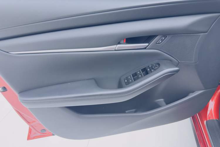 Used Mazda Mazda 3 Axela 2020 1.5L Automatic Luxury Version
