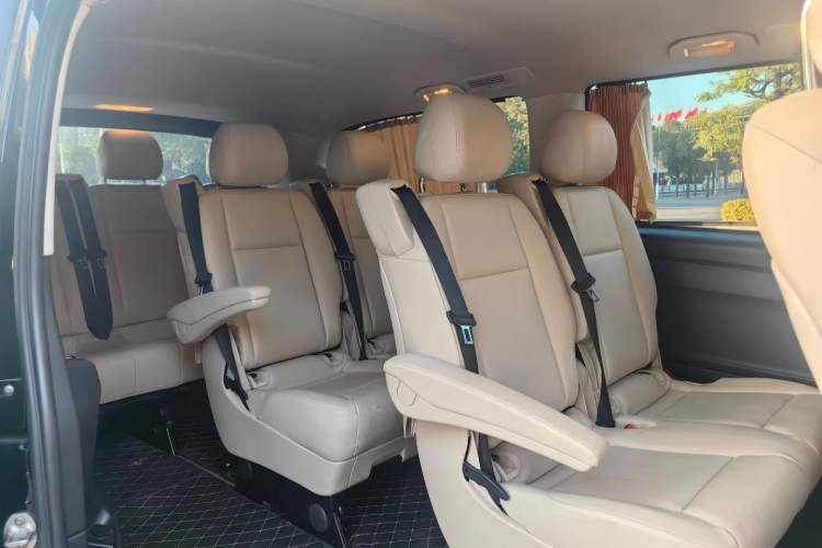 Used Mercedes-Benz Vito 2018 2.0T Elite Version 9 Seats China VI Emission Standard
