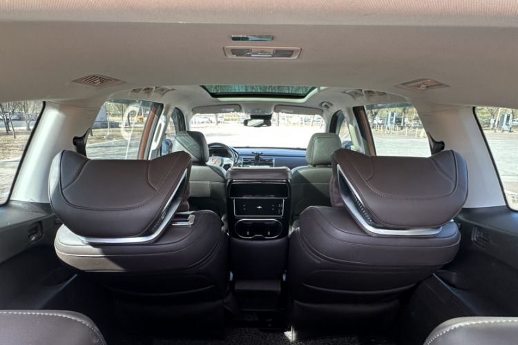 Used Roewe RX8 2018 30T Smart Connectivity All-Wheel Drive Supreme Edition