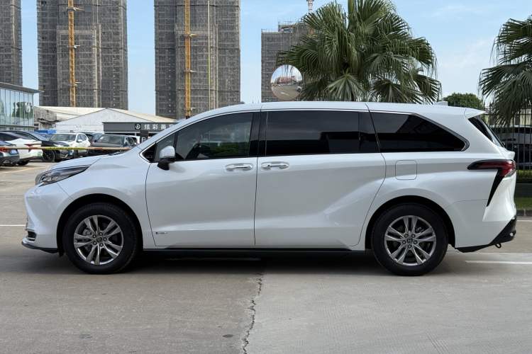 Used Toyota Sienna 2024 2.5L Hybrid Four-Wheel Drive Prestige Edition
