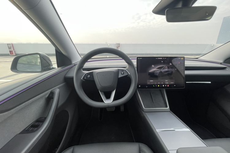 Used Tesla Model Y 2025 Long-Range All-Wheel-Drive Version
