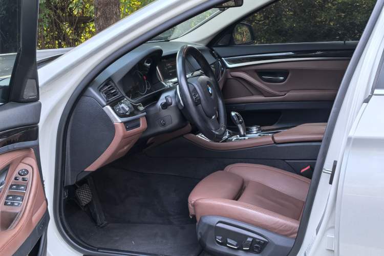 Used BMW 5 Series 2014 535Li Leading Model
