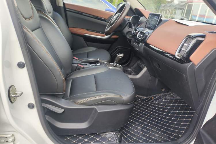 Used Dongfeng Aeolus AX4 2017 1.6L DCT Trendy Style
