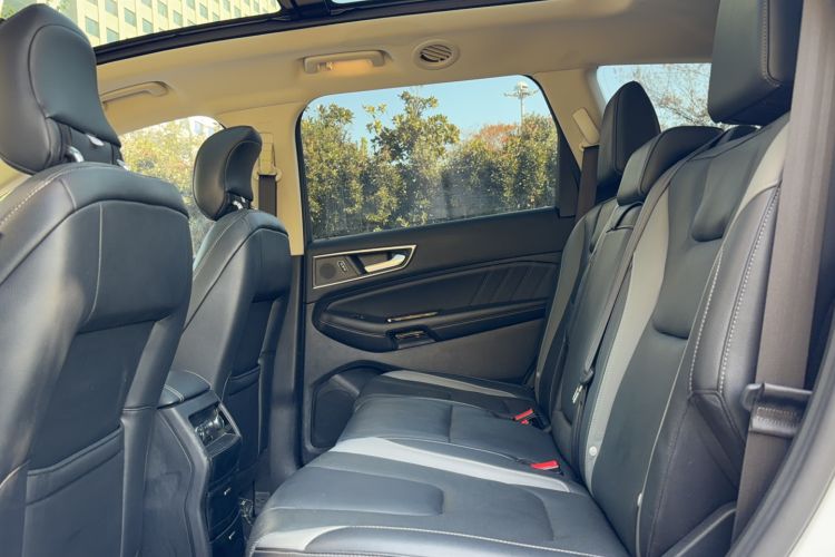 Used Ford Edge 2018 EcoBoost 245 Two-Wheel-Drive Sporty 7-Seater