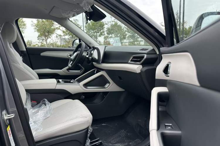 Used BYD Yuan UP 2025 Intelligent Driving Version 401 KM Dynamic Edition
