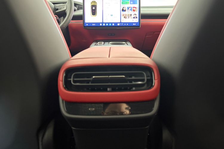 Used  SU7 2024 Rear-Drive Long-Range Intelligent Driving Version
