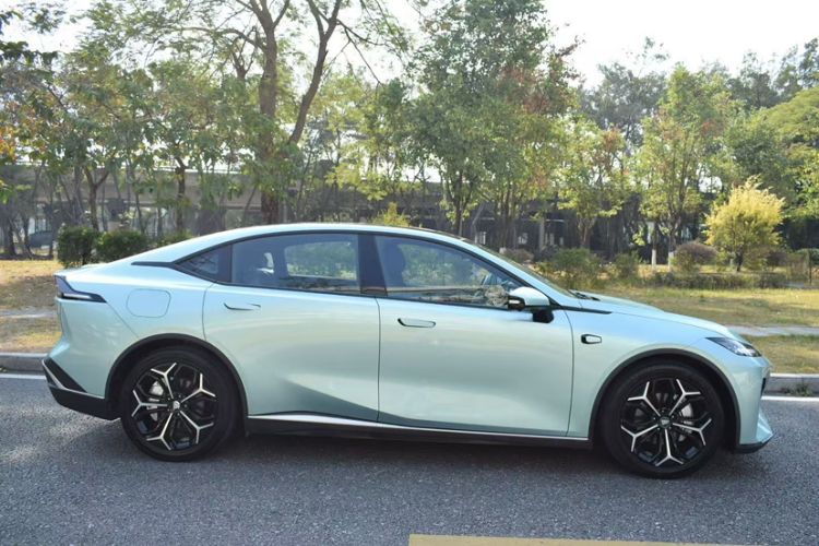 Used  SL03 2023 200Max Range-Extended Version
