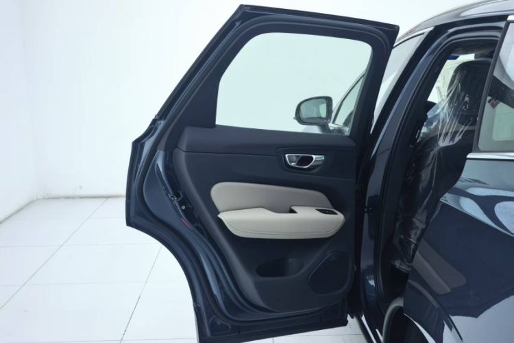 Used Volvo XC60 2026 B5 4x4 Smart Luxury Edition
