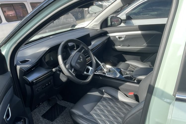 Used Wuling Asta 2022 2.0L DHT Electric-Speed Version
