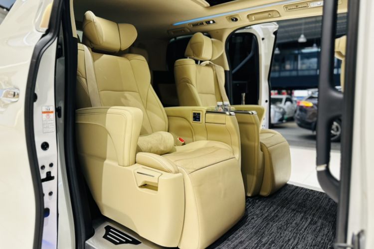 Used Toyota Alphard 2021 Dual-Engine 2.5L Luxury Edition
