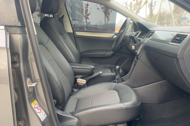 Used Volkswagen Santana 2015 1.6L Manual Comfort Edition