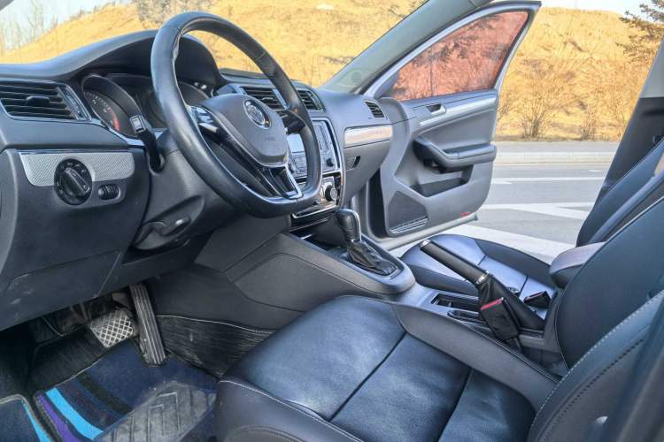 Used Volkswagen Sagitar 2015 230TSI Automatic Comfort Version
