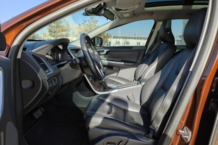 Used Volvo XC60 2015 T5 Smart Upgrade Model
