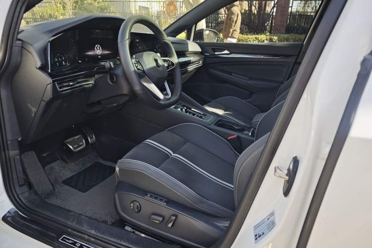 Used Volkswagen Golf 2023 Facelift 280TSI DSG R-Line Lite
