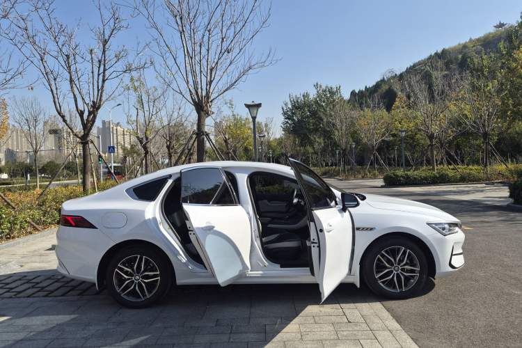 Used BYD Qin PLUS 2021 EV 400KM Luxury Model

