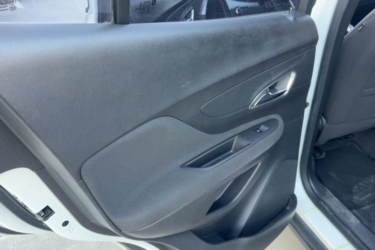 Used Buick Encore 2015 1.4T Automatic Two-Wheel Drive Urban Elite Version
