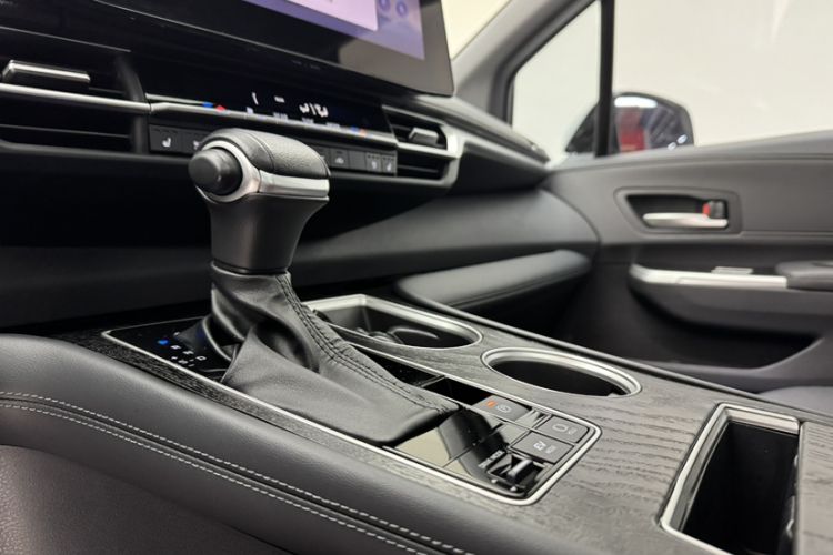 Used Toyota Granvia 2024 2.5L Hybrid Prestige PLUS Edition
