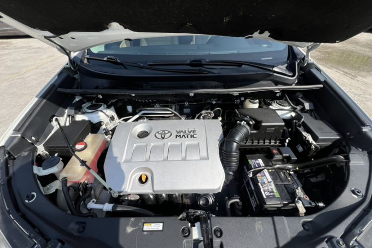 Used Toyota RAV4 2016 2.0L CVT Two-Wheel Drive Fashion Edition China V Standard
