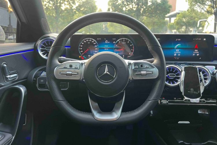 Used Mercedes-Benz A-Class 2022 Revised Version A 200 L Sport Sedan Fashionable Style
