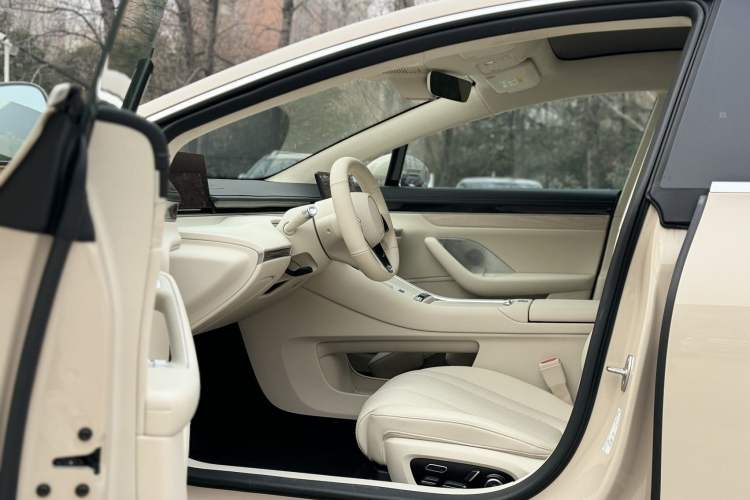 Used Hima Luxeed S7 2025 855 km Max