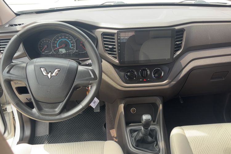 Used Wuling Hongguang V 2019 1.5L Enjoyment Version China VI LAR
