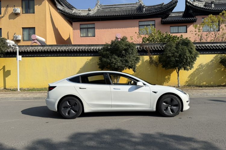 Used Tesla Model 3 2019 Long-Range All-Wheel-Drive Version
