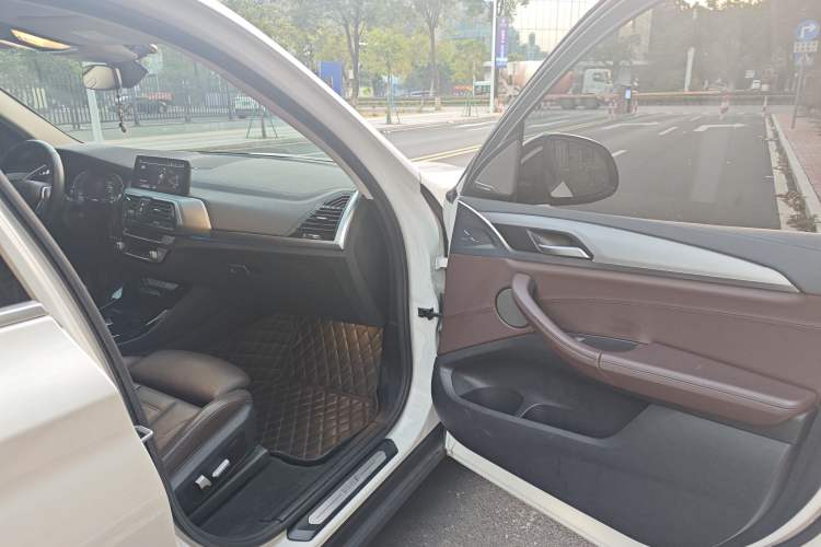 Used BMW iX3 2021 Leading Type
