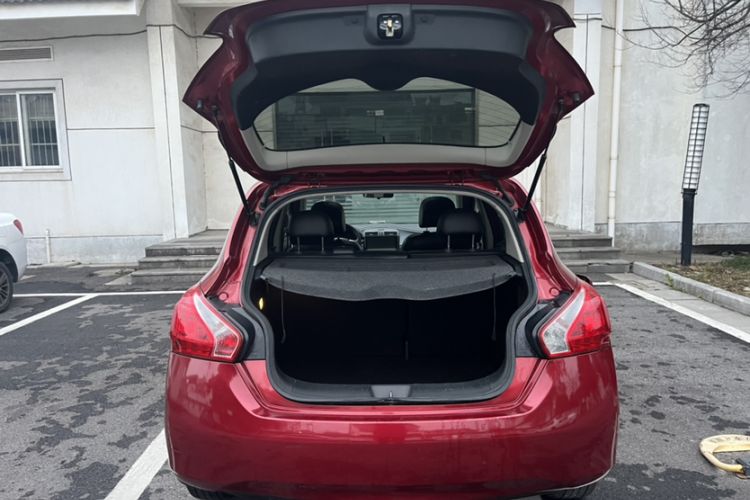 Used Nissan Tiida 2011 1.6L CVT Smart Version
