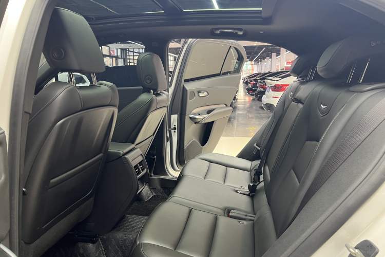 Used Cadillac XT4 2021 28T Two-Wheel Drive Leading Version
