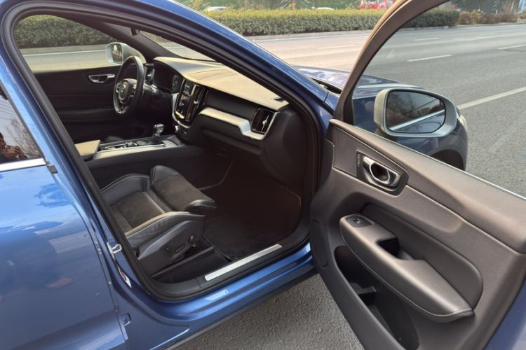 Used Volvo XC60 2018 T5 4x4 Smart & Sporty Edition
