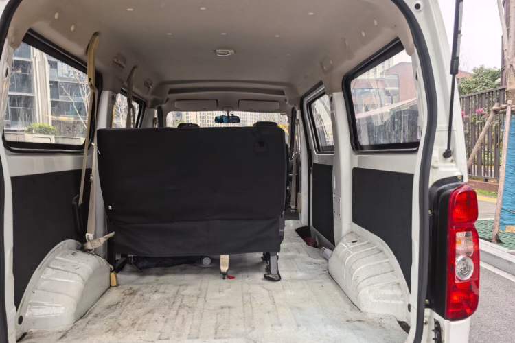 Used Chana Ruixing EM60 2023 All-Electric Coach 4525 mm Long Flat Roof with Rear-Hinged Doors 6 Seats 60 kW 38.7 kWh
