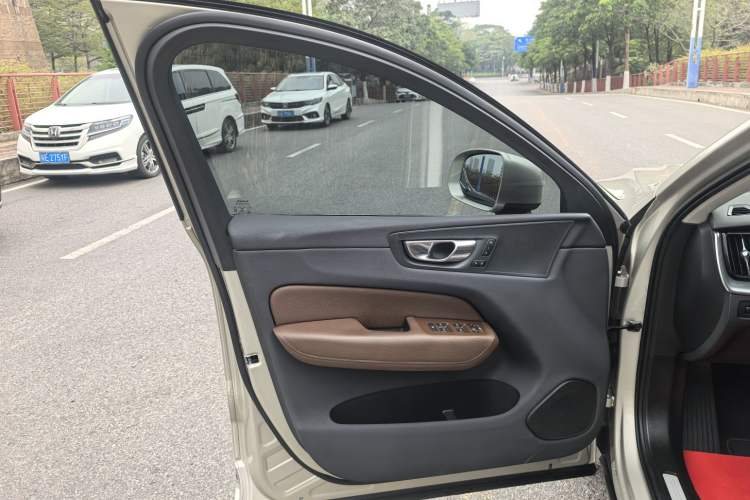 Used Volvo XC60 2020 T5 4x4 Zhiyi Luxury Edition
