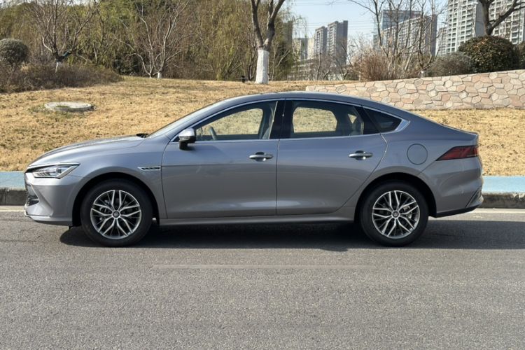 Used BYD Qin PLUS 2024 HONOR Edition DM-i 120KM Leading Model
