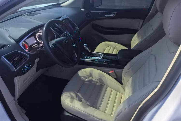 Used Ford Edge 2016 EcoBoost 245 Two-Wheel-Drive Titanium 5-Seater
