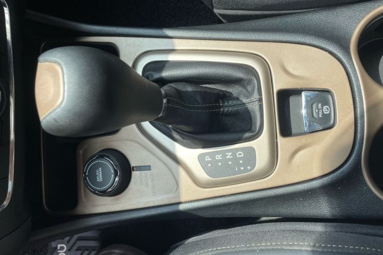 Used  Cherokee 2016 2.4L Professional Smart Version
