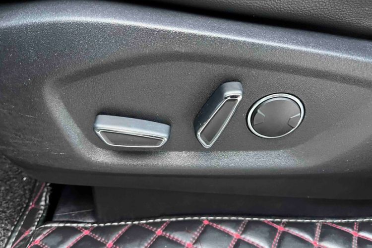 Used Ford Edge 2016 EcoBoost 245 Four-Wheel Drive Titanium Edition 7-Seater
