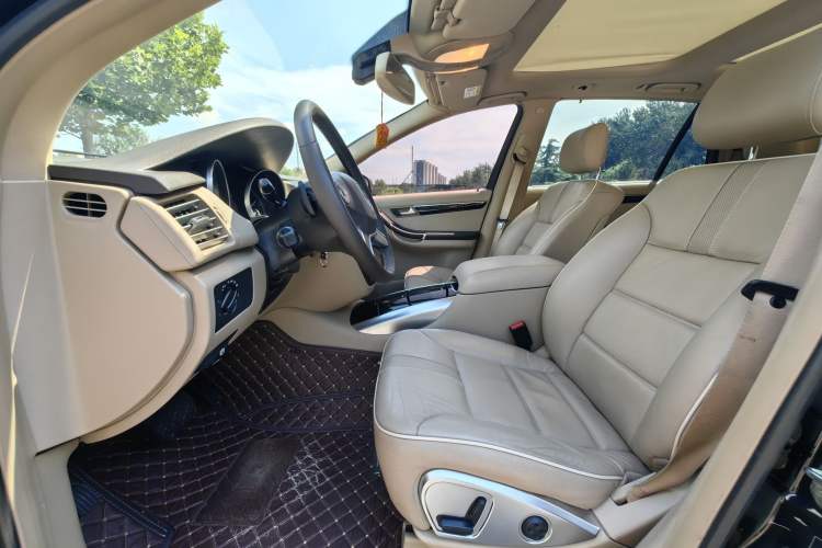 Used Mercedes-Benz R-Class 2017 R 320 4MATIC Business Edition Prestige Model
