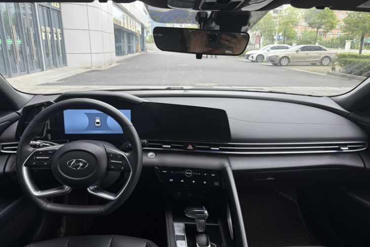 Used Hyundai Elantra 2022 1.5L CVT LUX Prestige Edition
