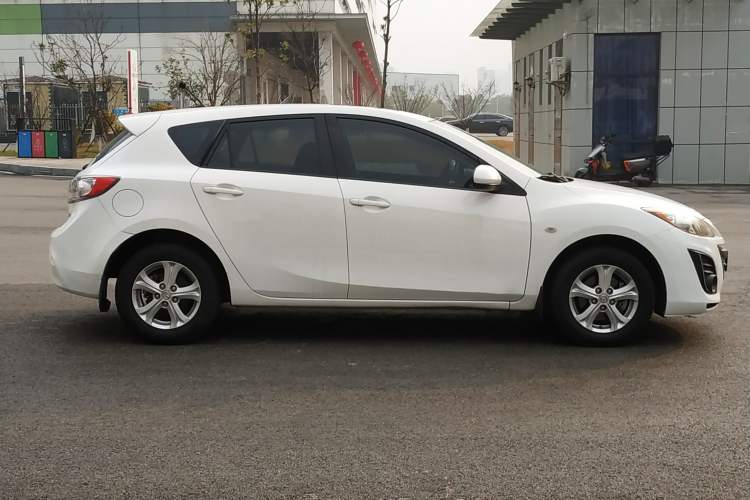 Used Mazda Mazda 3 2015 Hatchback 1.6L Automatic Elite Model
