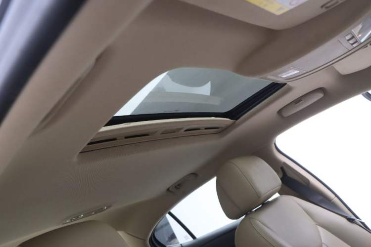 Used Roewe e950 2017 50T Hybrid Connected Executive Edition