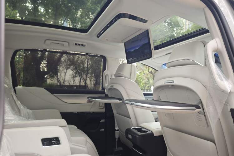 Used Buick GL8 New Energy 2024 Lu Zun Deluxe Edition 7-Seater
