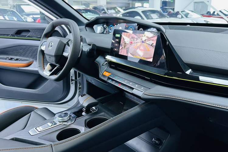 Used Changan UNI-V 2024 1.5T High-Energy Version
