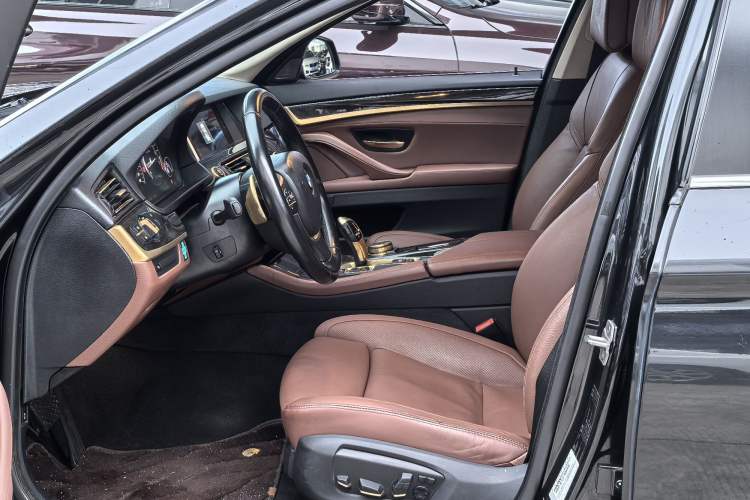 Used BMW 5 Series 2014 535Li Leading Model
