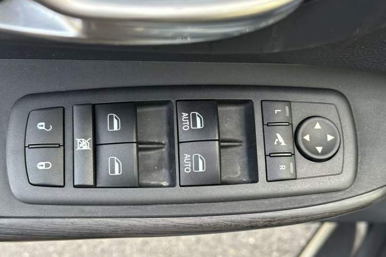 Used  Cherokee 2017 2.4L Leading Edition