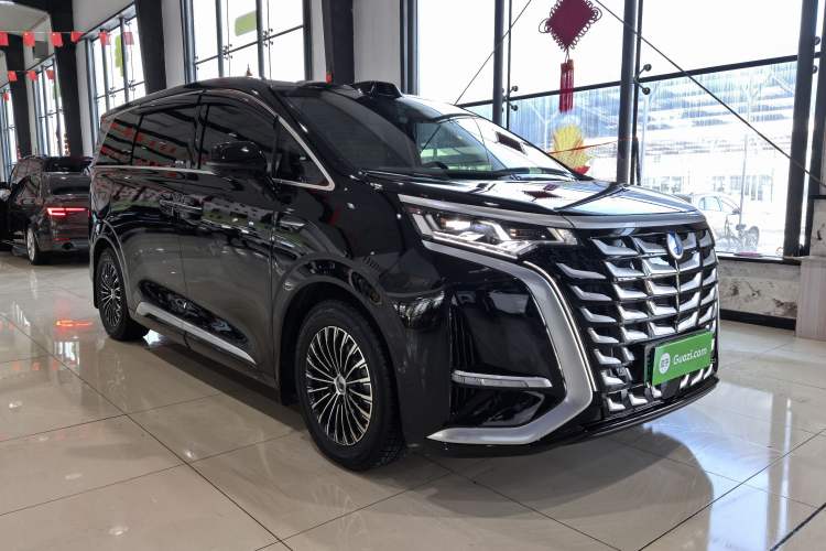 Used Denza D9 2025 DM-i Intelligent Drive 1020 Four-Wheel Drive Flagship Model