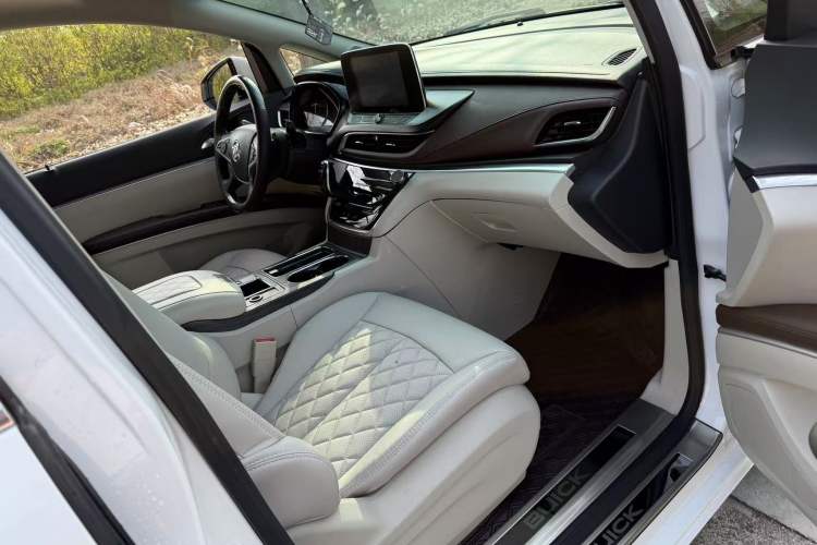 Used Buick GL8 2021 Land Cruiser Executive Class 652T Comfort Model
