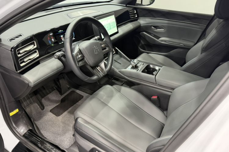 Used BYD Qin L 2024 DM-i 80KM Leading Model
