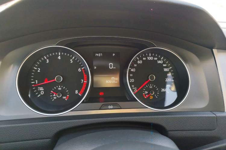 Used Volkswagen Golf 2016 1.6L Automatic Fashion Model
